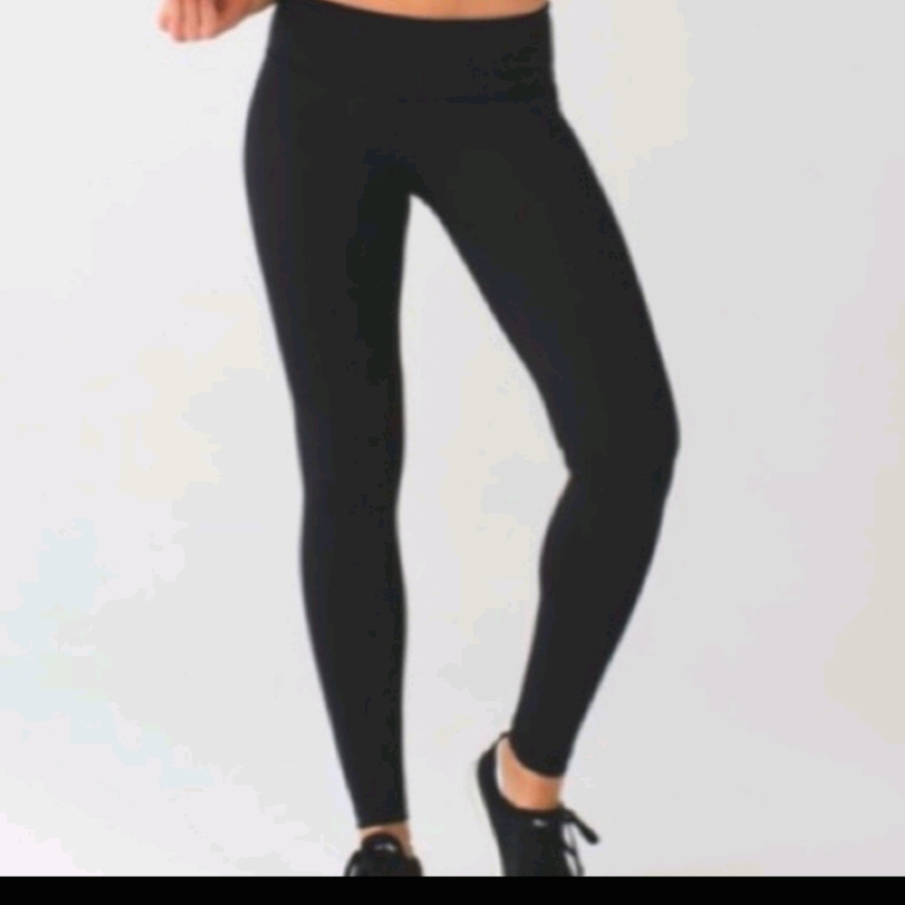 Lululemon wunder under